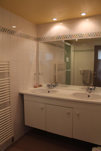 Bathroom 2, LE CHARNOIS, Brabant Wallon