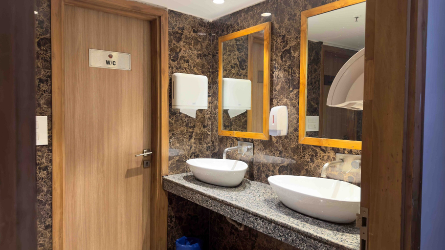 Bathroom 4, Woodapple Residency, Delhi