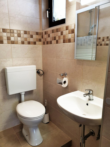 Bathroom 3, Apartment 793, Poreč