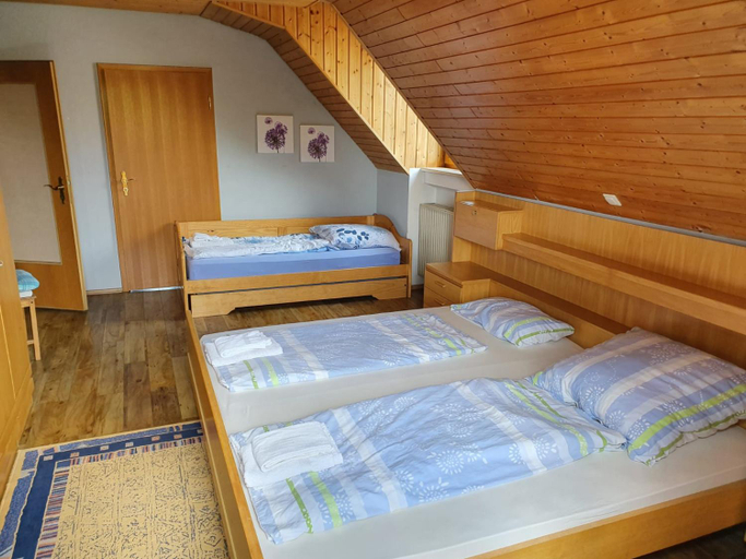 Bedroom 2, Villa Blue, Donau-Ries