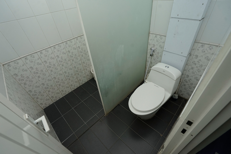 Bathroom 23