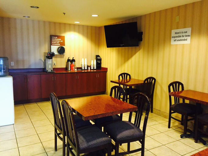 Food & Drinks 5, Golden Isles Inn & Suites Brunswick South, Glynn