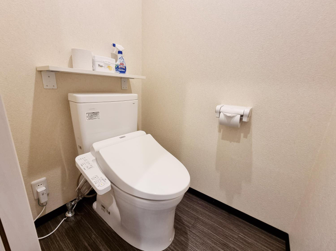 Bathroom 4, Kyukyu Hotel, Taitō