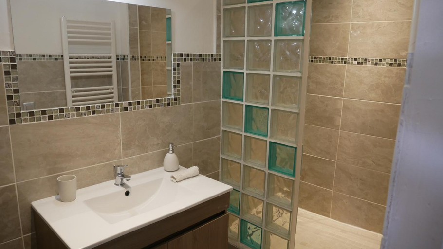 Others 3, MAS MAURANE-Chambre d'hote avec SPA prive aux portes d'ARLES, Bouches-du-Rhône