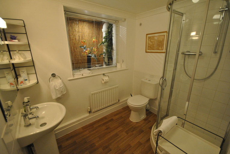 Others 5, Churchill Guest House, Kent