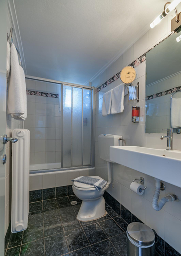 Bathroom 4, Park Hotel, Attica