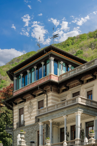 Exterior & Views