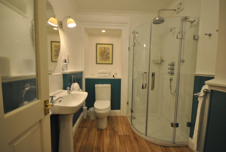 Bathroom 3, Churchill Guest House, Kent
