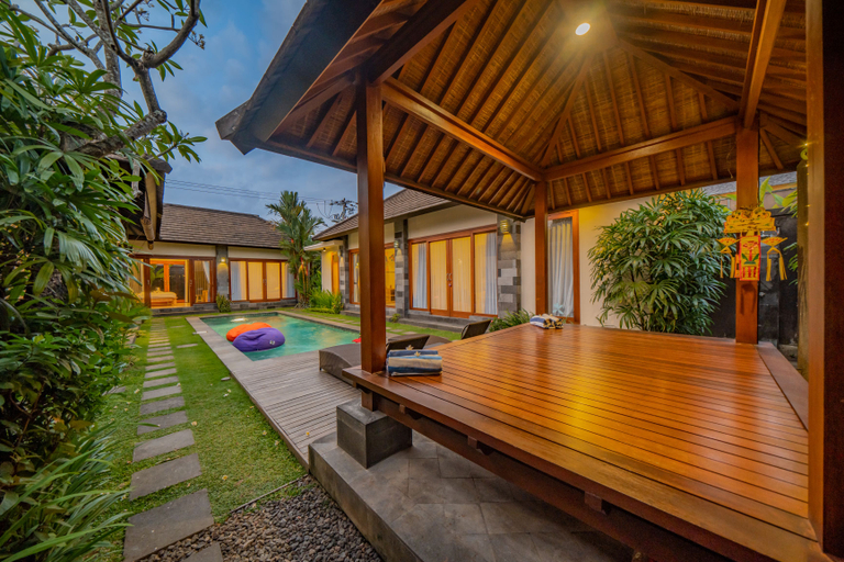 Exterior & Views