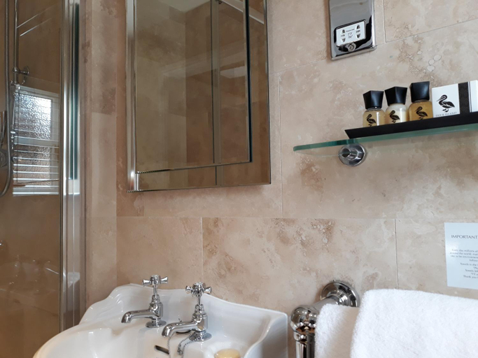 Bathroom 2, The White Swan Hotel Bar & Restaurant, Warwickshire