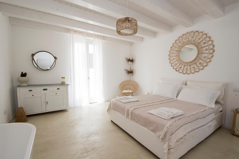 Others 5, Casa Memi, Syracuse