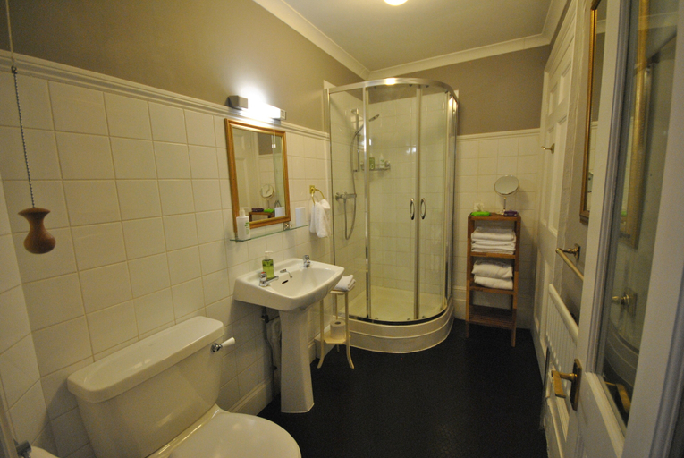 Bathroom 3, Churchill Guest House, Kent