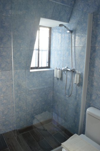 Bathroom 3, Los Araucanos, Santiago