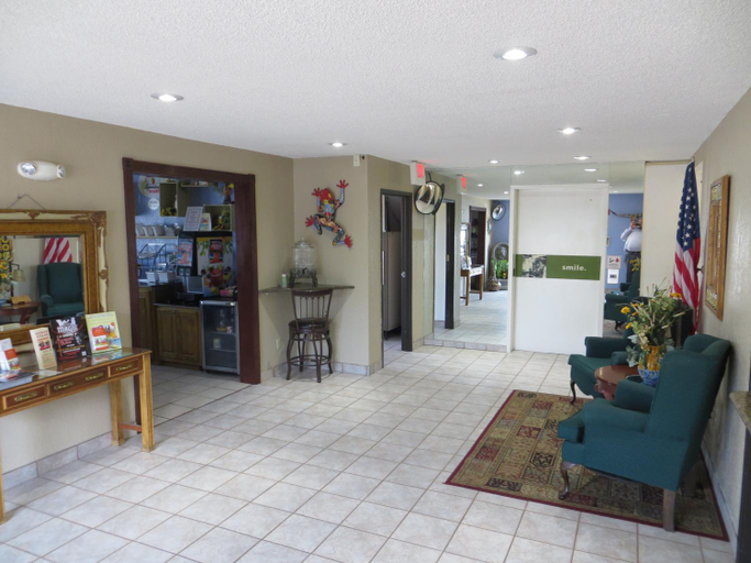 Public Area 2, Super 8 by Wyndham Hot Springs, Garland