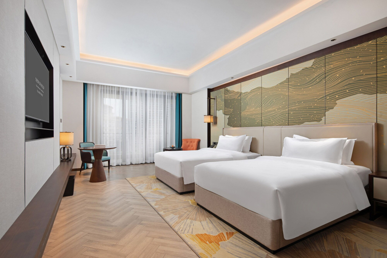Bedroom, New World Taishan Hotel, Jiangmen