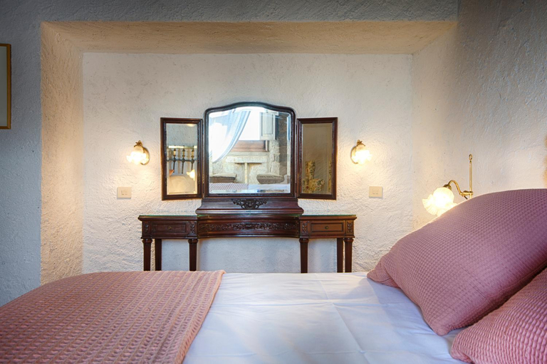 Bedroom 4, Masia Can Pou, Girona