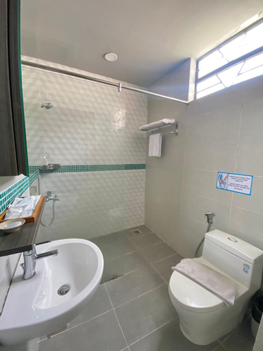 Bathroom 15