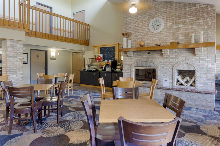 Food & Drinks 5, Quality Inn Oshkosh Aviation Park, Winnebago