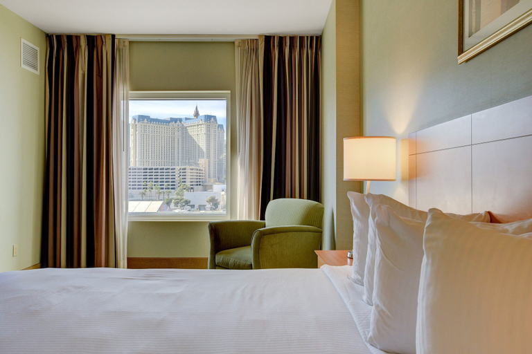 Bedroom 3, Sapphire Skyline Premium Suite, Clark