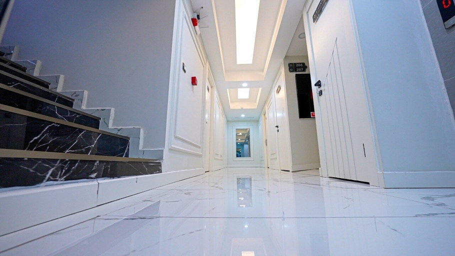 Others 3, Mitra Otel, Merkez