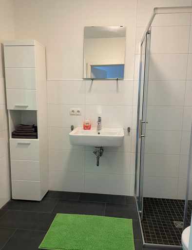Bathroom 3, Stilvoll Wohnen in Oldenburg Kreyenbruck Apartments, Oldenburg