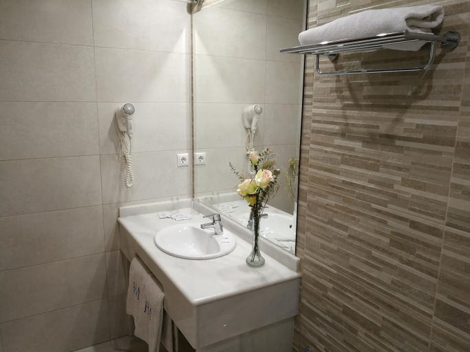 Bathroom 5, Hotel Maestre, Córdoba