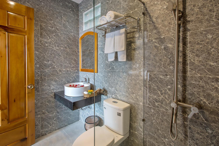 Bathroom 4, Hoi An Vi Khoa Villa, Da Nang