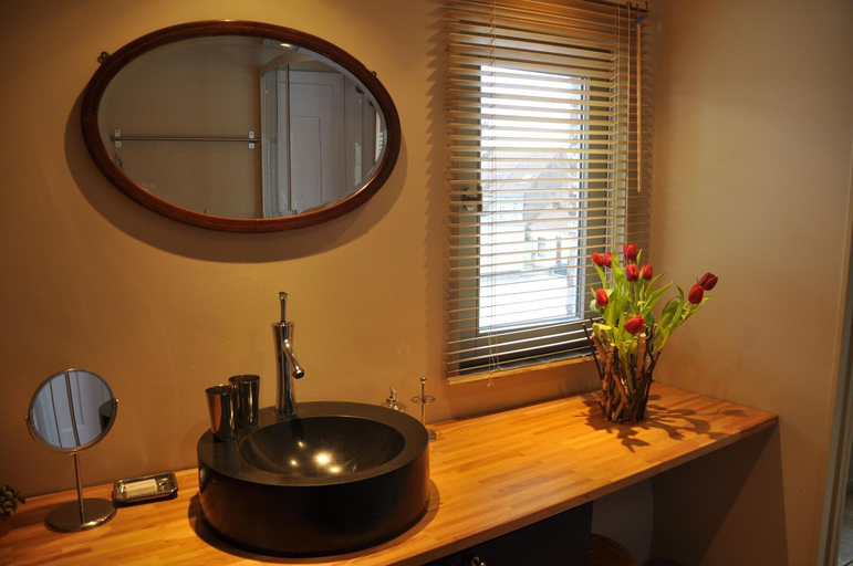 Bathroom 2, B&B 't Huys van Enaeme, Oost-Vlaanderen