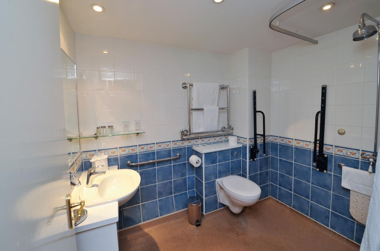 Bathroom 4, Best Western PLUS Grim's Dyke Hotel, London