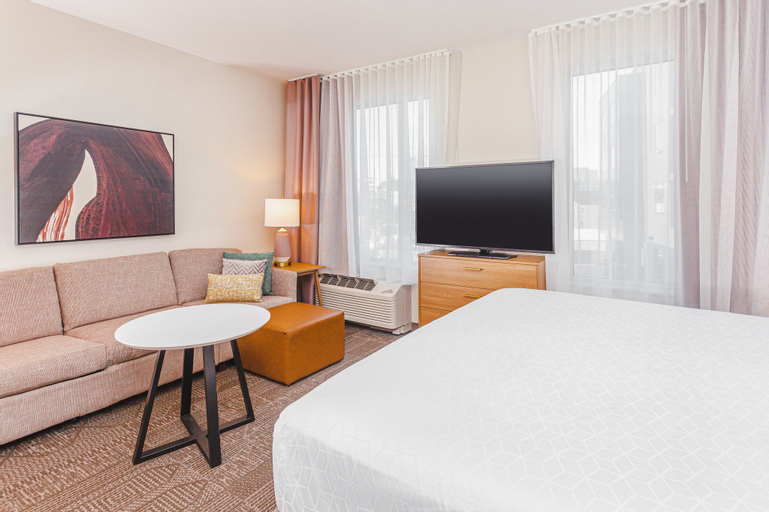 Staybridge Suites Nashville Vanderbilt by IHG - Tap to explore photos