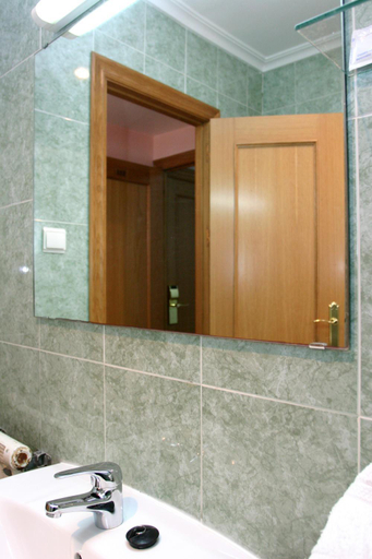 Bathroom 4, Hotel Cervantes, Alicante
