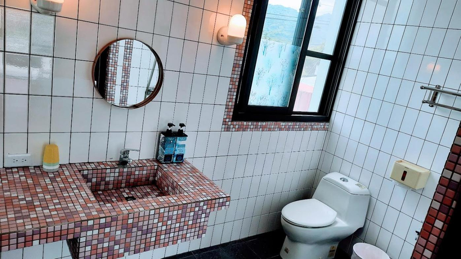 Bathroom 1, Kelly Field Homestay, Hualien