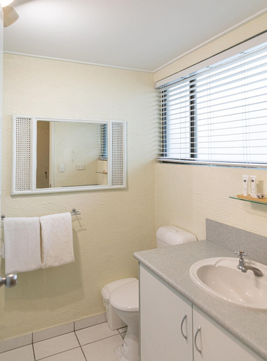 Bathroom 3, Beachfront Terraces, Douglas