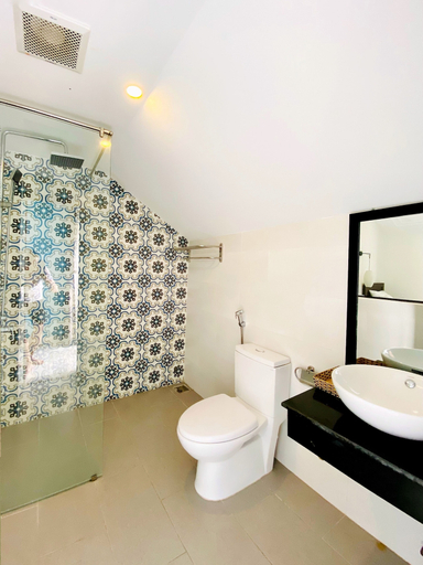 Bathroom 4, Grand Holiday Villa, Da Nang