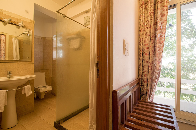 Bathroom 5, Girisadan - A City Centre Boutique Hotel, Jaipur