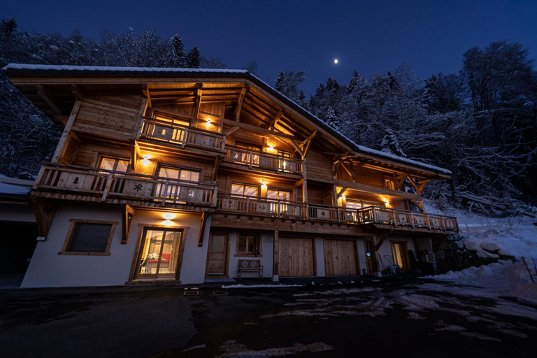 Exterior & Views