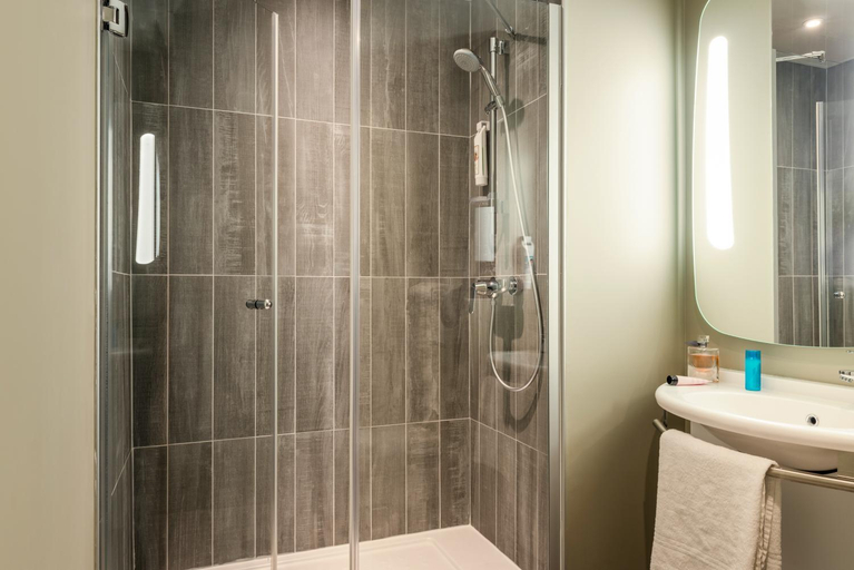 Bathroom 4, ibis Paris Place d'Italie 13ème, Paris