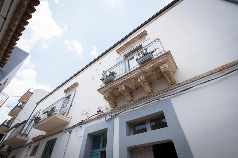 Others 4, Casa Memi, Syracuse