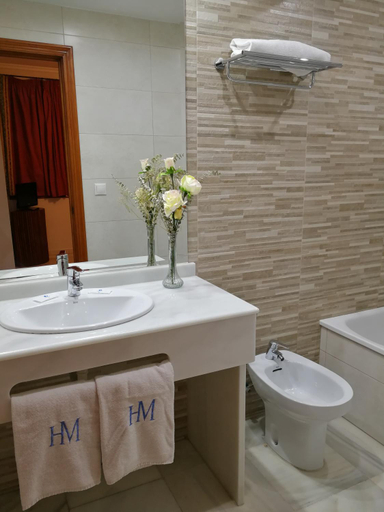 Bathroom 5, Hotel Maestre, Córdoba