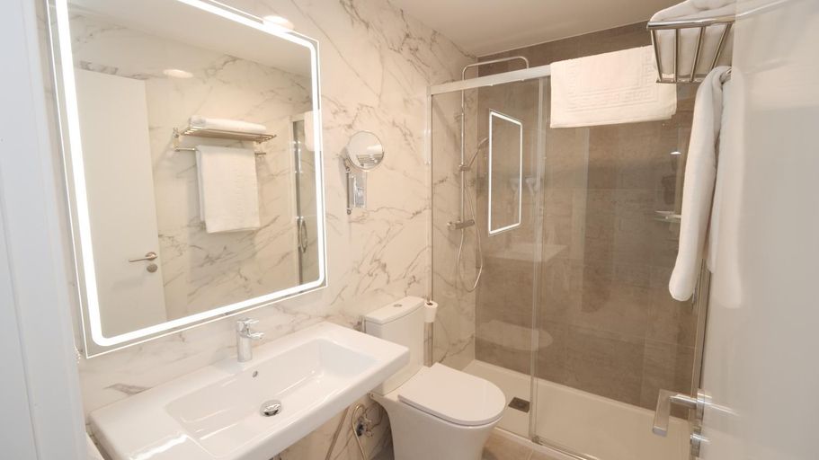 Bathroom 3, Hotel Ciudadela Pamplona, Navarra