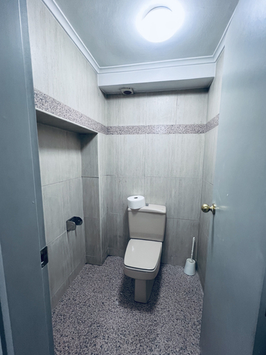 Bathroom 4, Hostel 165, Madrid