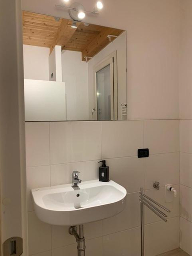 Bathroom 10
