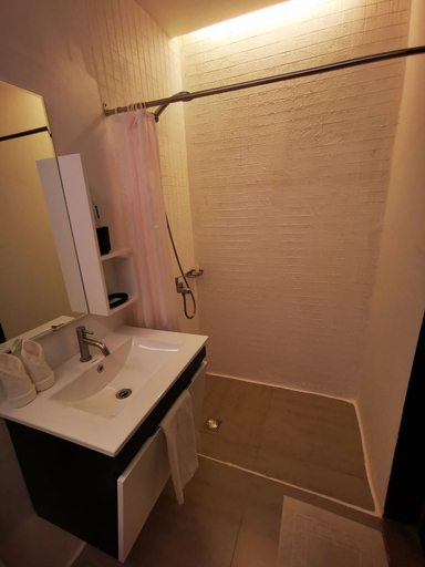 Bathroom 4, Urban Boutique Hotel, Malay