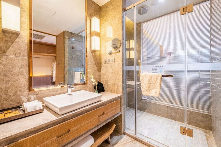 Bathroom 4, Novotel Huashan, Weinan