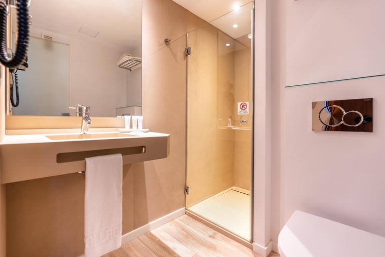 Bathroom 4, Palladium, Baleares