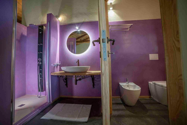 Bathroom 14