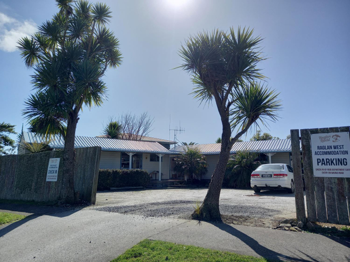 Others 5, Raglan West Accommodation Units, Waikato