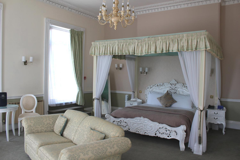 Bedroom 3, Manor Of Groves Hotel, Hertfordshire