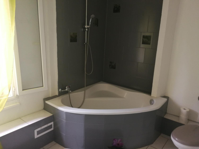 Shower 2, Mas des gardies, Gard