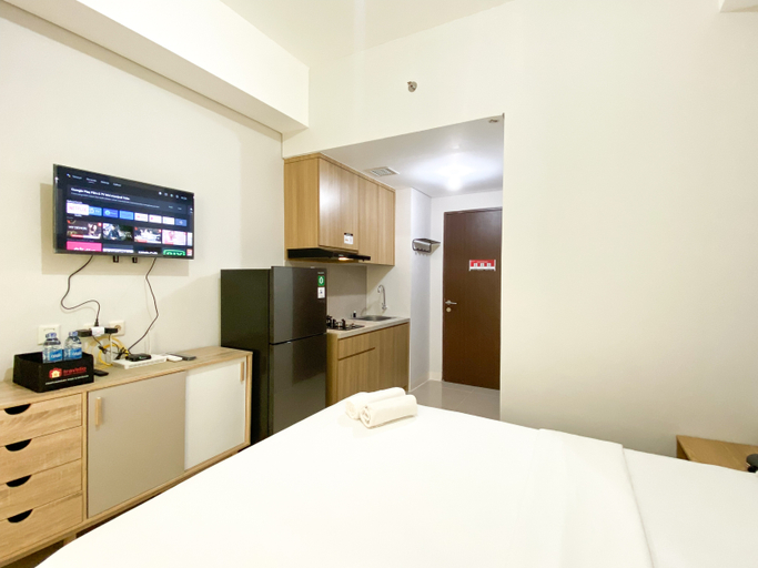 Bedroom 2, Serene Designed Studio Transpark Juanda Bekasi Timur Apartment By Travelio, Bekasi